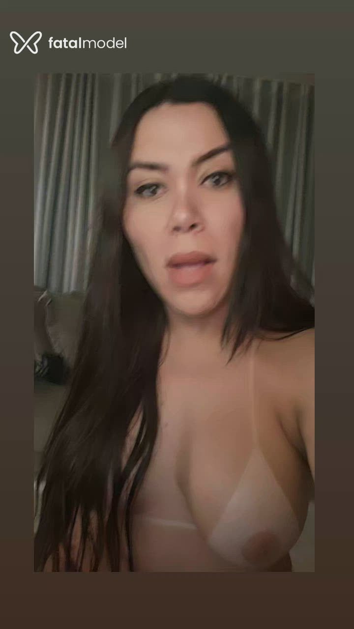 Acompanhante mulher trans com cabelo castanho de olhos castanhos - Erica Andreotty Acompanhante mulher trans com cabelo castanho de olhos castanhos - Erica Andreotty