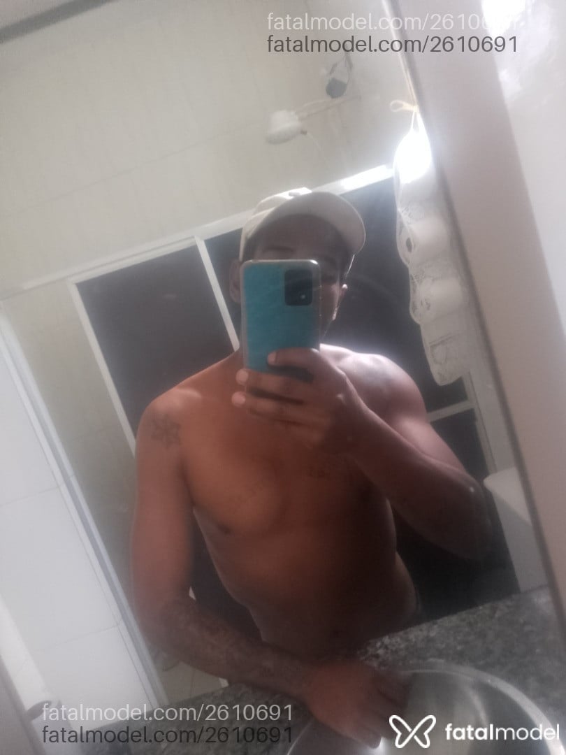 Acompanhante homem morena (o) de olhos pretos em Rio de Janeiro - índio
