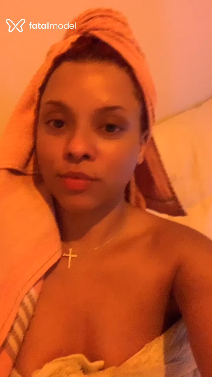 Acompanhante mulher morena (o) de olhos castanhos - Jasmim Acompanhante mulher morena (o) de olhos castanhos - Jasmim