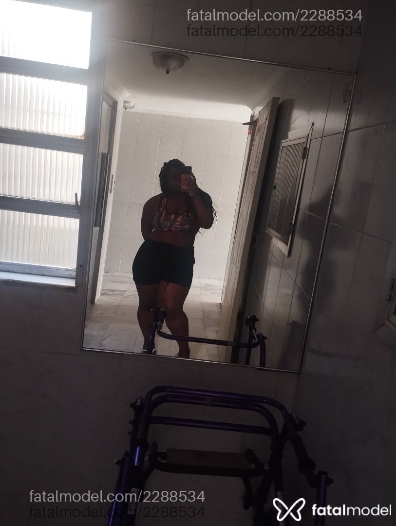 Acompanhante mulher com cabelo castanho de olhos castanhos - Carolzinha