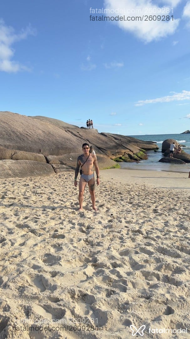 Acompanhante homem morena (o) de olhos castanhos em Curitiba - Arthur Lima