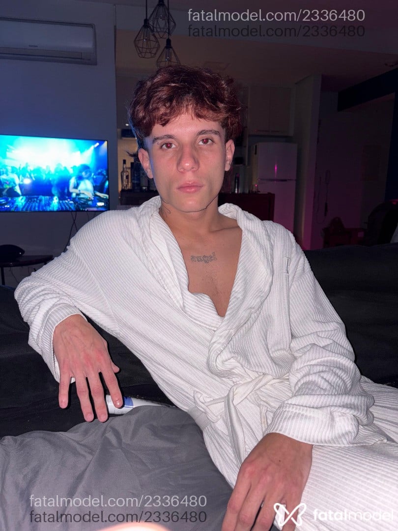 Acompanhante homem com cabelo castanho de olhos mel em São Paulo - Andrew Vinicius