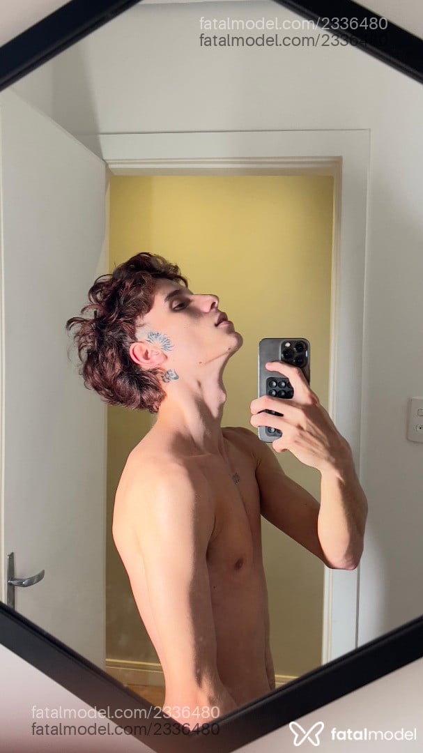 Acompanhante homem com cabelo castanho de olhos mel em São Paulo - Andrew Vinicius