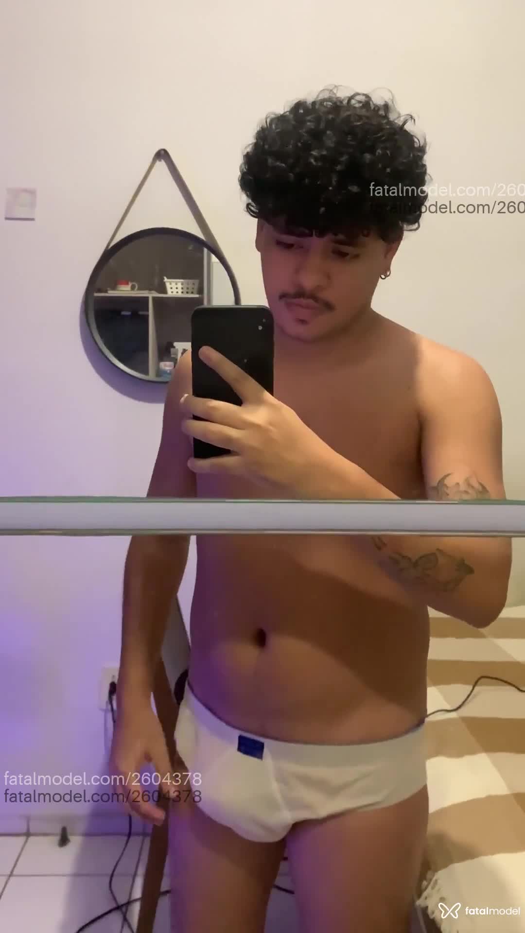 Acompanhante homem morena (o) de olhos pretos em Virtual - Lukas