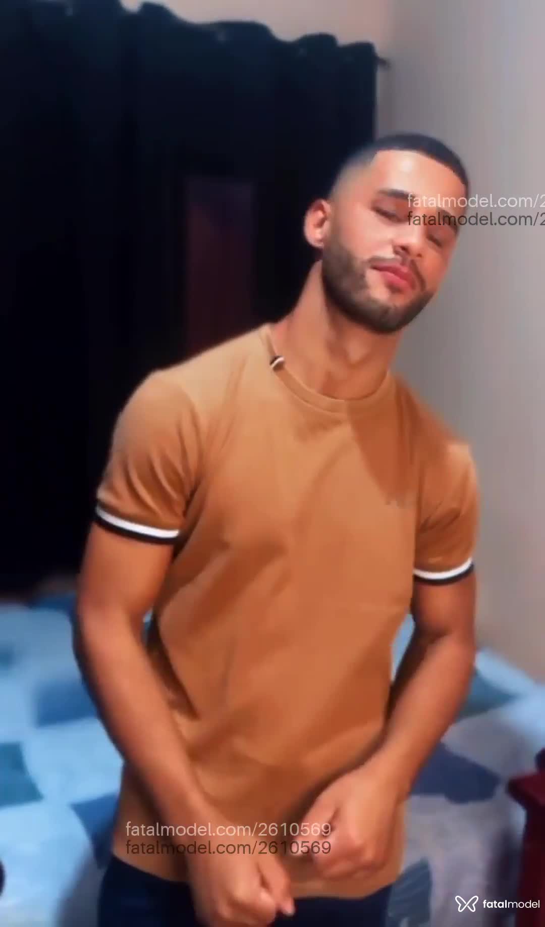 Acompanhante homem morena (o) de olhos pretos em Virtual Acompanhante homem morena (o) de olhos pretos em Virtual - Pedro Henrique