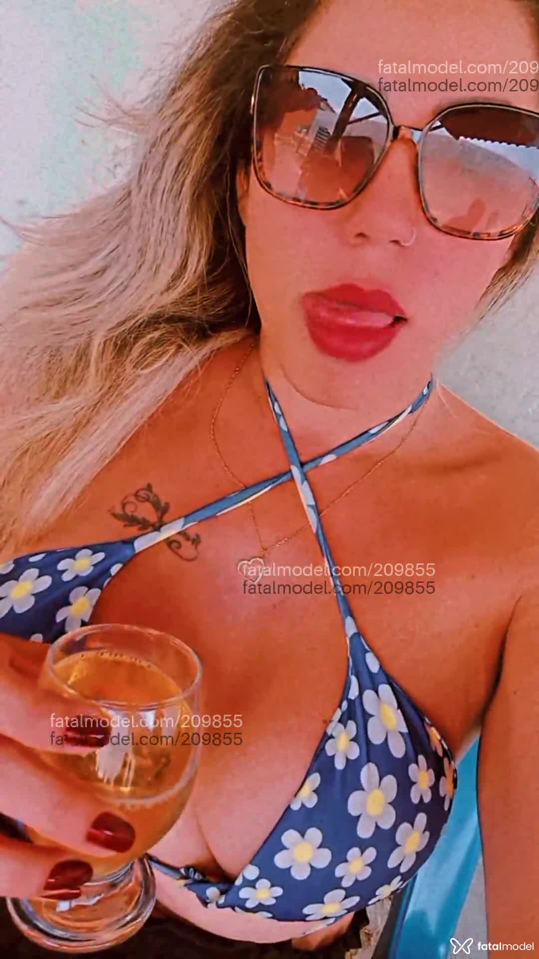 Acompanhante mulher trans loira (o) de olhos castanhos em Minaçu - Kaarol