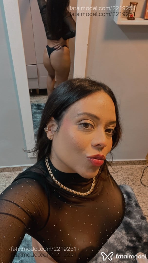 Acompanhante mulher com cabelo colorido de olhos mel em São Paulo - Bia