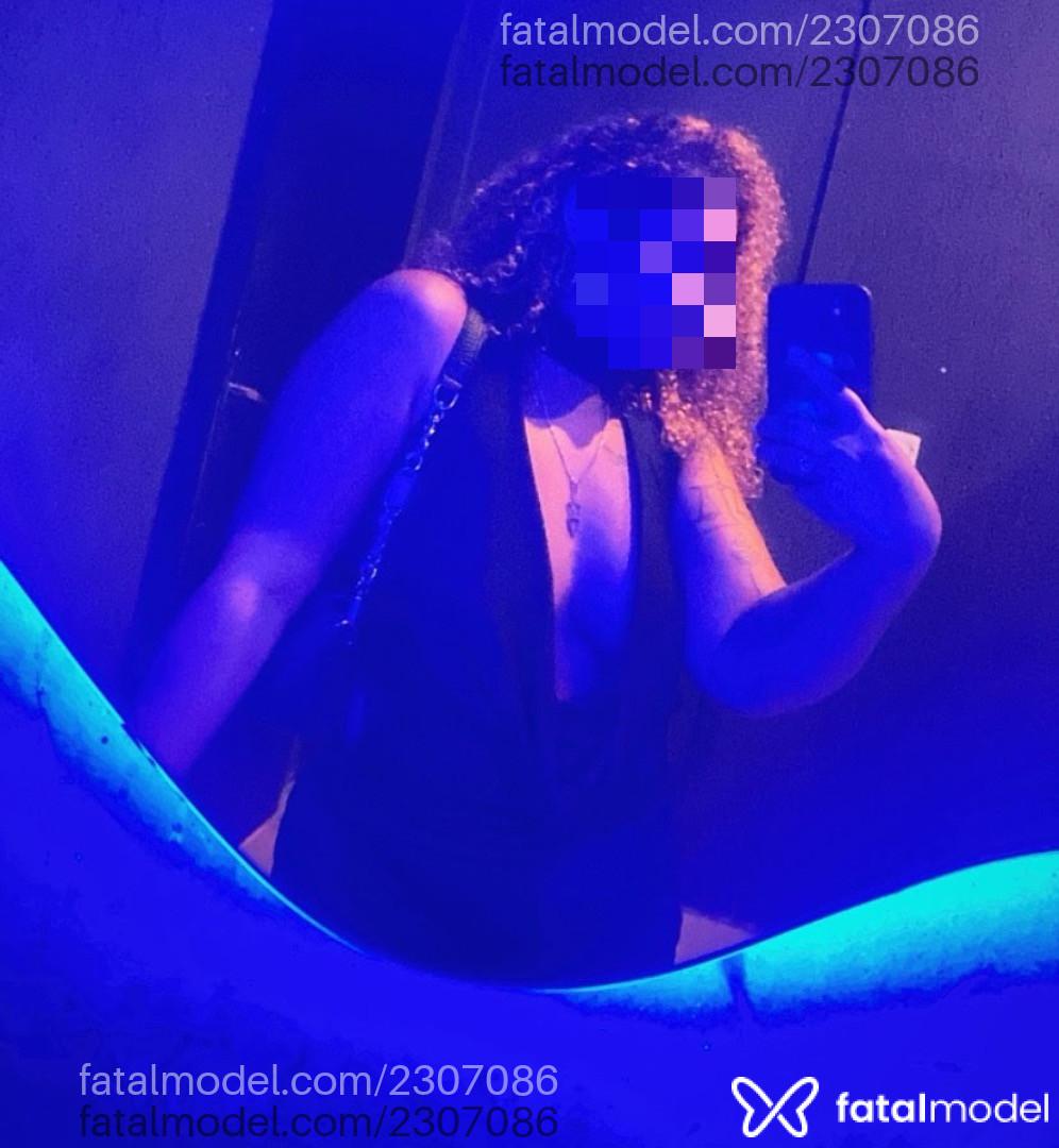 Acompanhante mulher loira (o) de olhos pretos - Eduarda