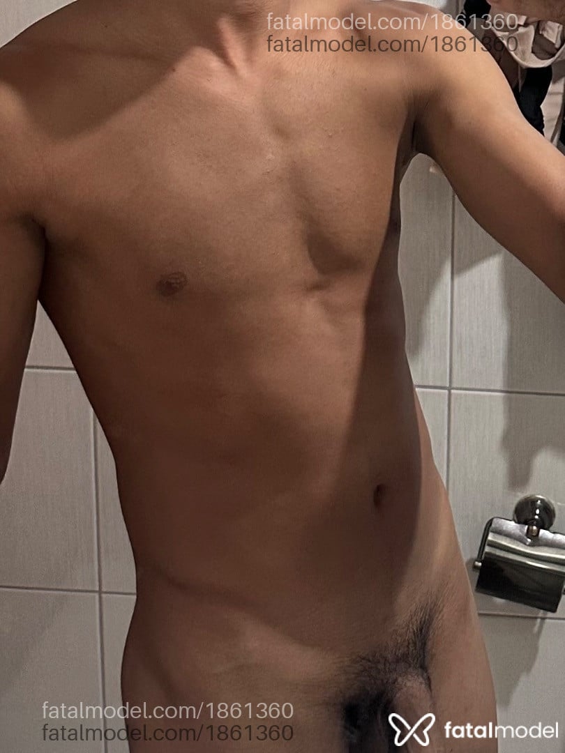 Acompanhante homem com cabelo castanho de olhos castanhos em Sumaré Acompanhante homem com cabelo castanho de olhos castanhos em Sumaré - Enrico