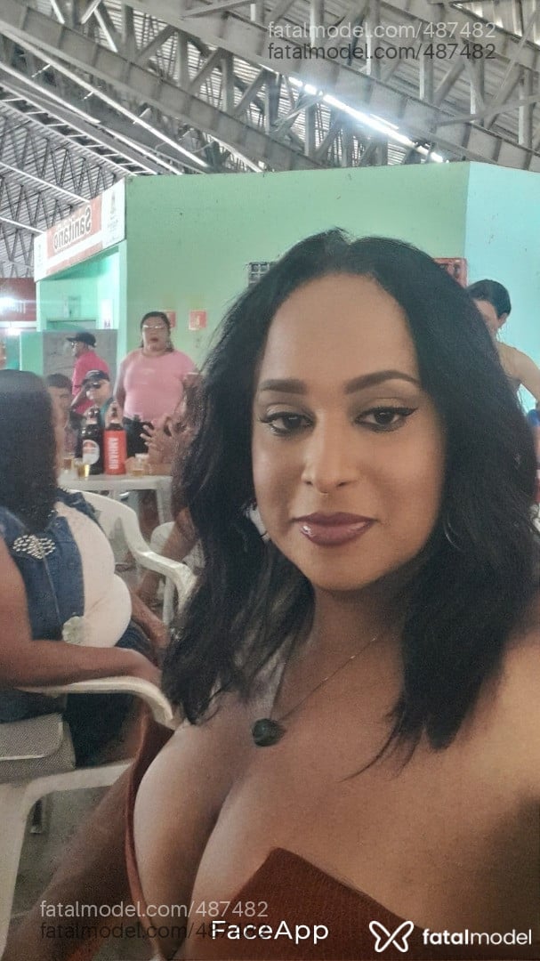 Acompanhante mulher trans com cabelo castanho de olhos castanhos em Campina Grande Acompanhante mulher trans com cabelo castanho de olhos castanhos em Campina Grande - Nanny Alves