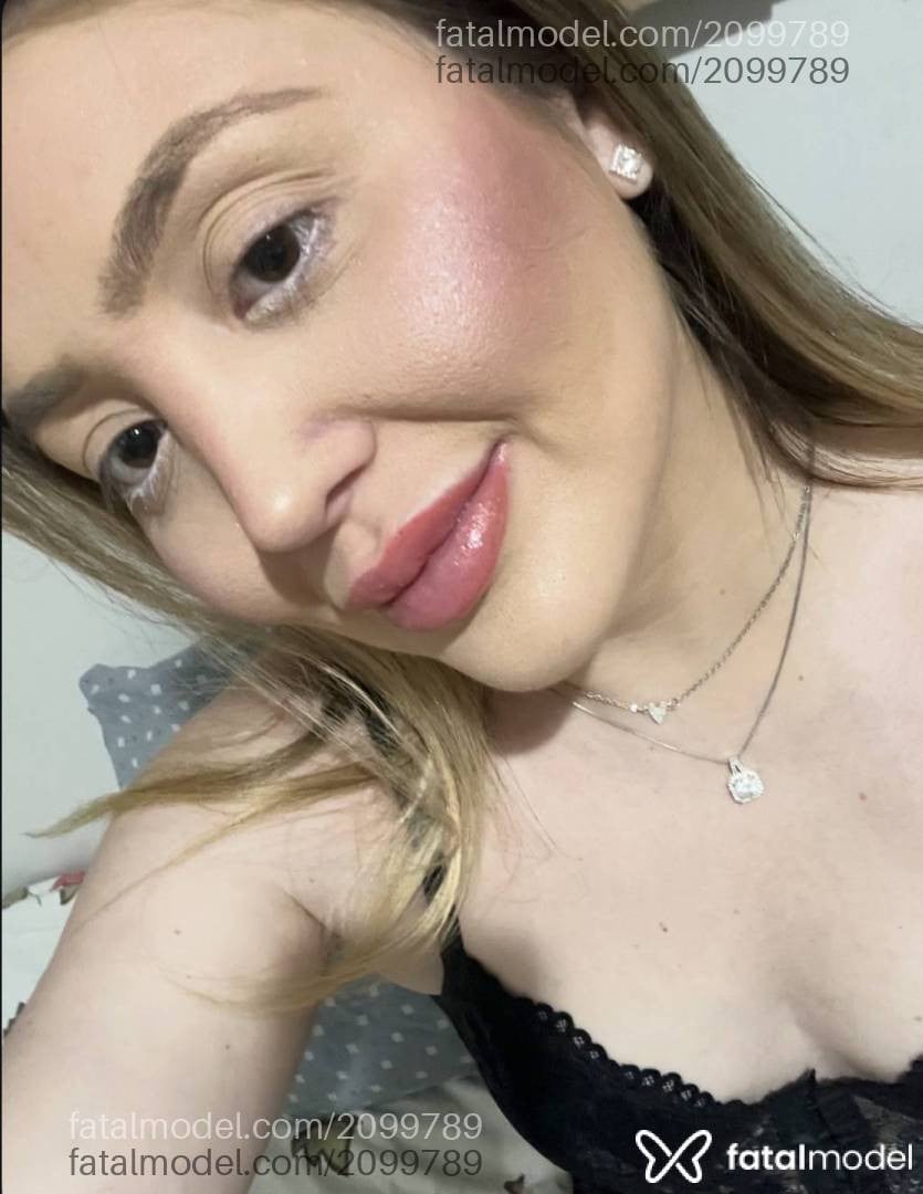 Acompanhante mulher loira (o) de olhos castanhos - Isa