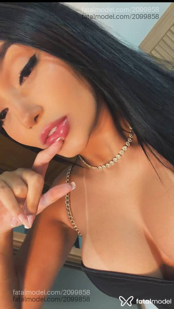 Acompanhante mulher morena (o) de olhos castanhos - Isis