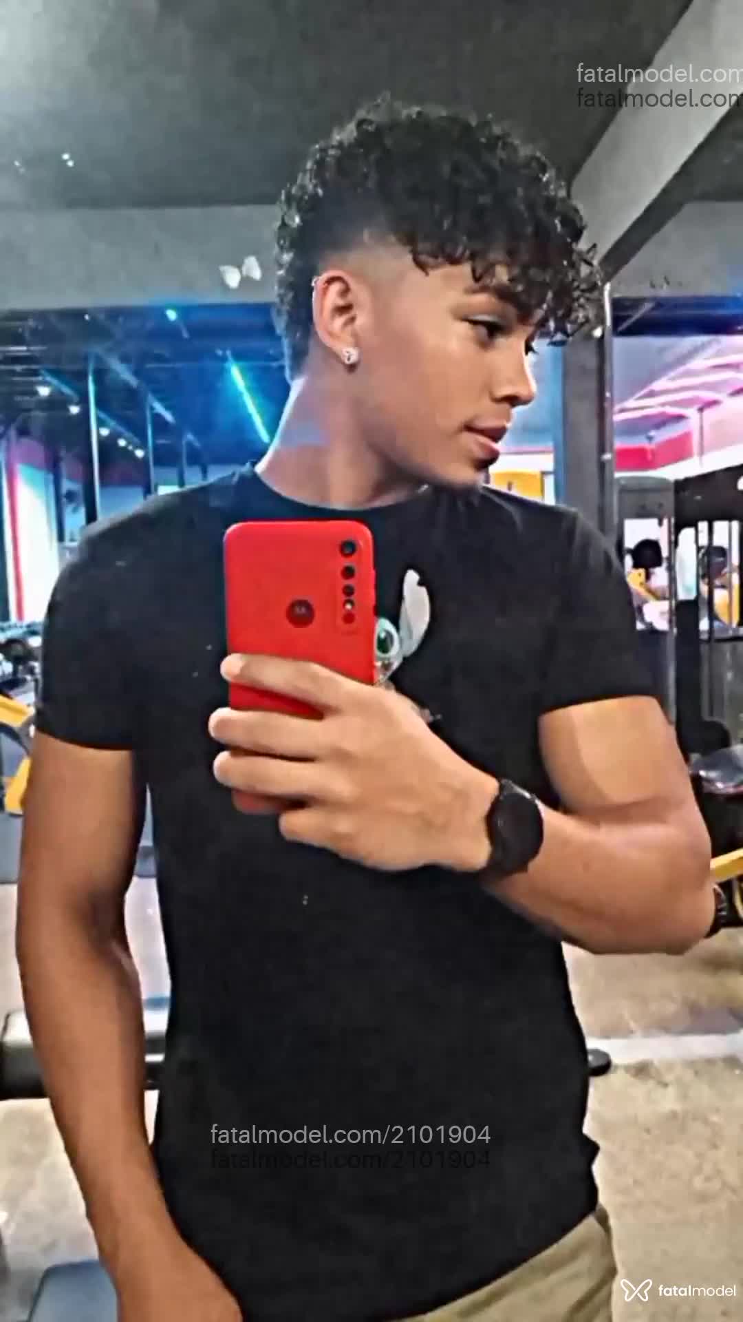 Acompanhante homem com cabelo castanho de olhos pretos em Fortaleza Acompanhante homem com cabelo castanho de olhos pretos em Fortaleza - Jhunpa