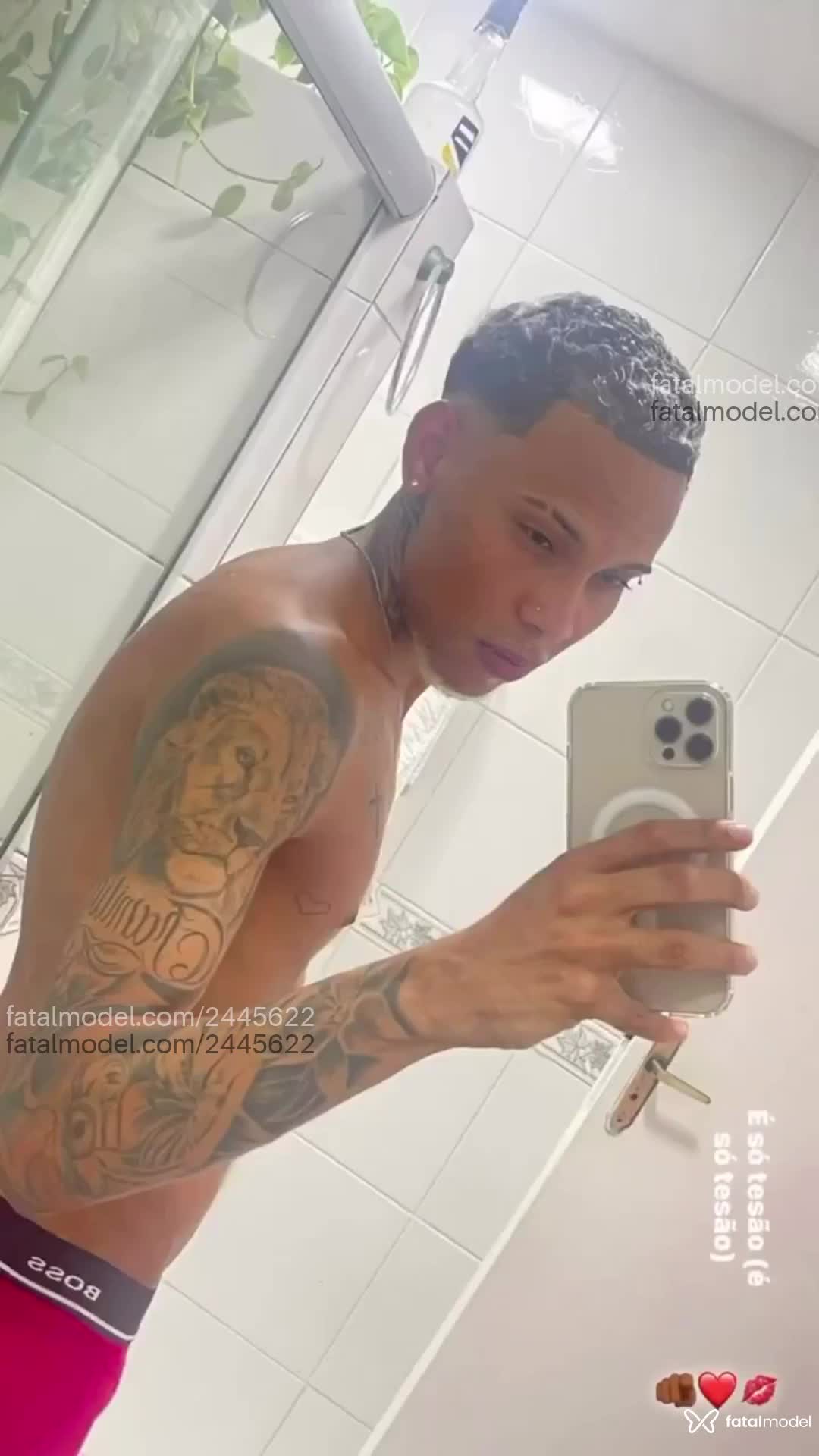 Acompanhante homem com cabelo castanho de olhos pretos - Romario Acompanhante homem com cabelo castanho de olhos pretos - Romario