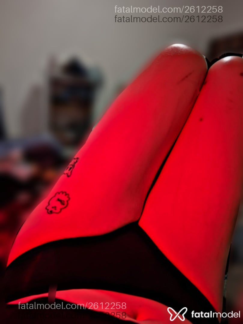 Acompanhante mulher trans com cabelo colorido de olhos castanhos em Maringá - Ruvy Ramonah