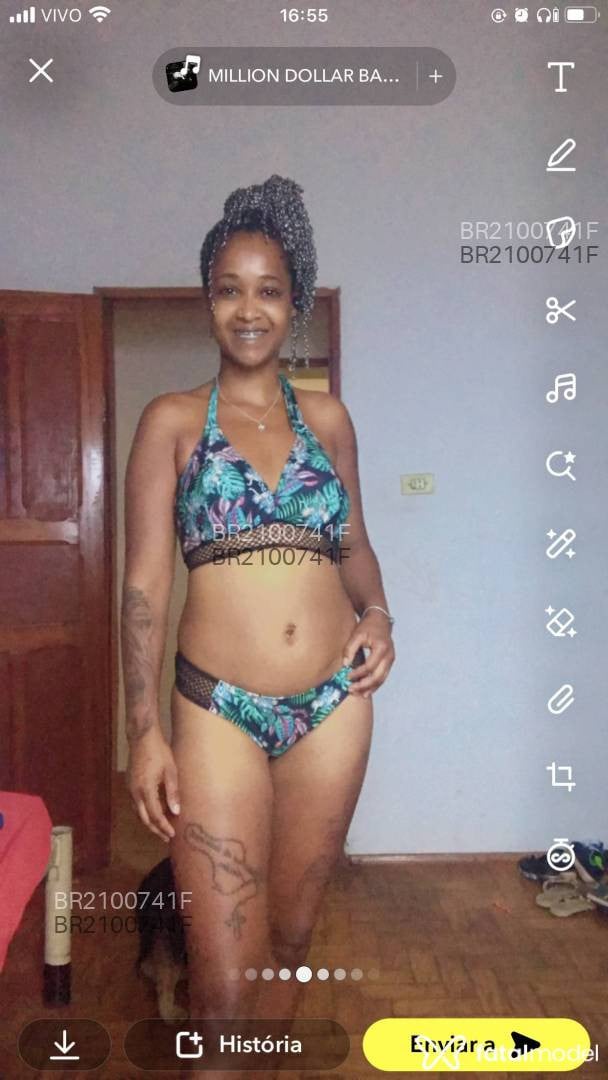 Acompanhante mulher com cabelo castanho de olhos pretos em Virtual - Iandara