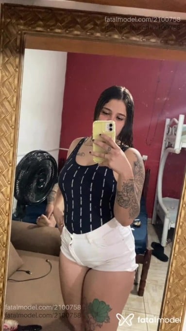 Acompanhante mulher loira (o) de olhos castanhos - Maite