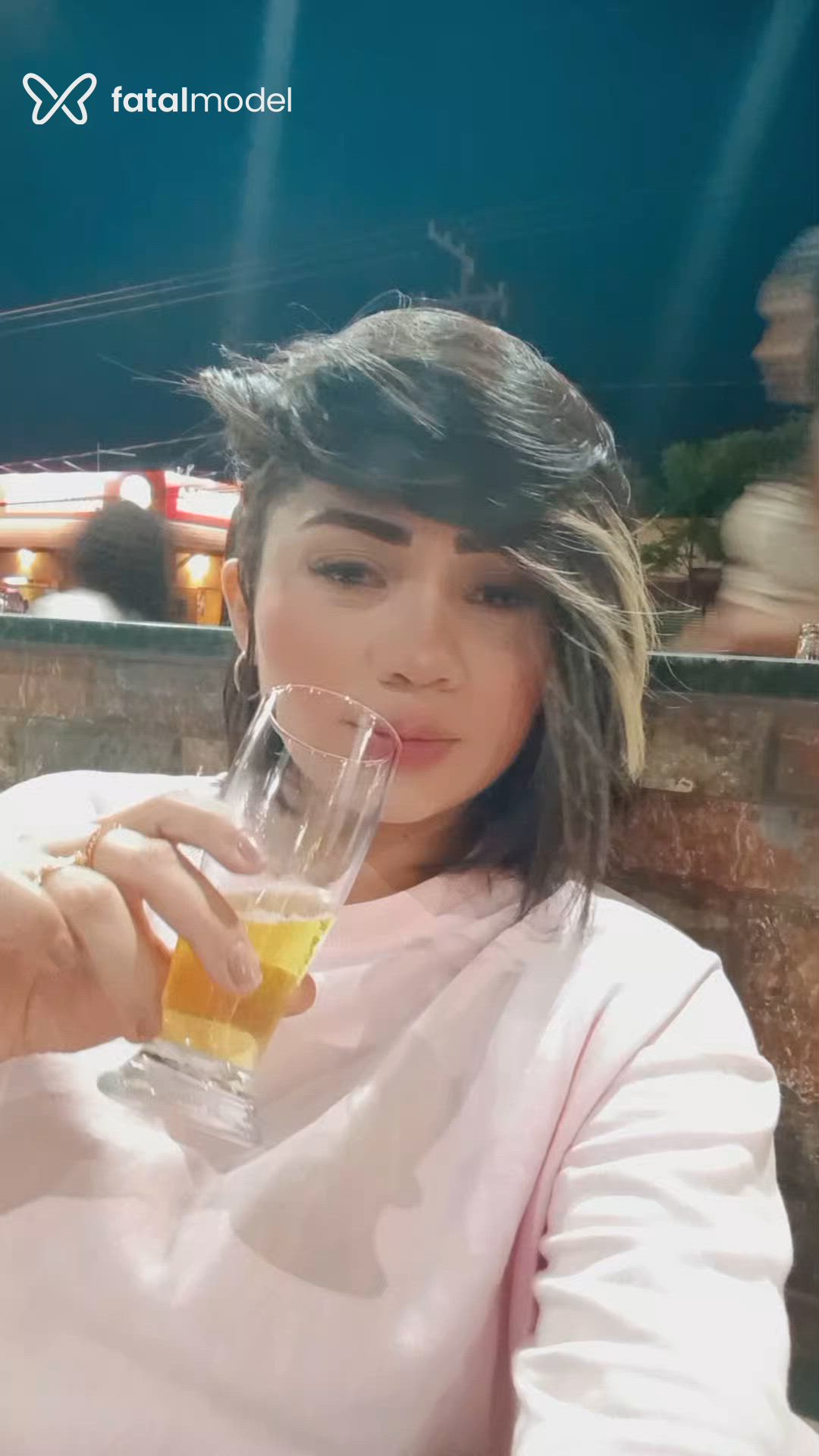 Acompanhante mulher morena (o) de olhos pretos - Jessica