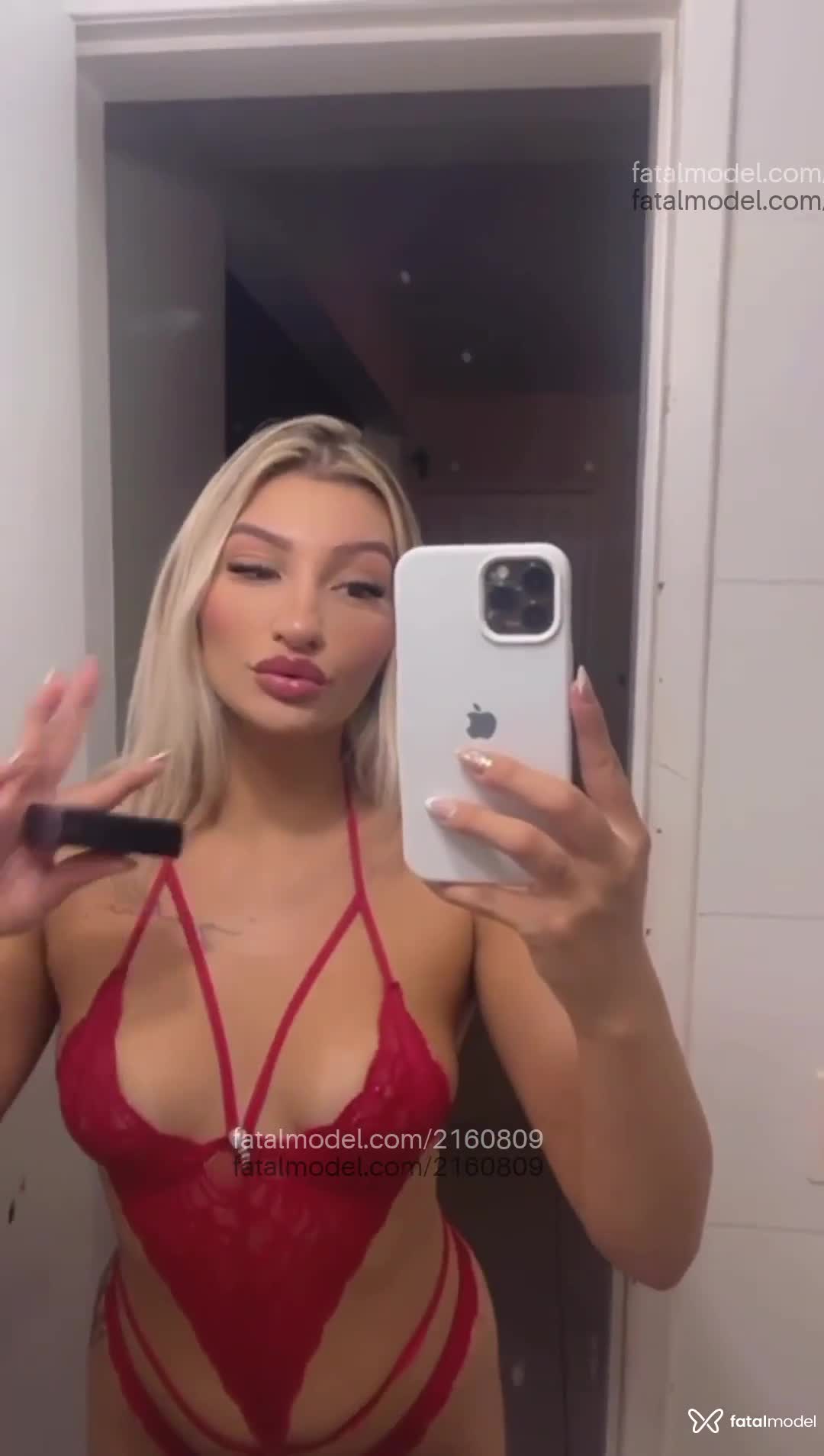 Acompanhante mulher loira (o) de olhos castanhos em Curitiba - Jhully