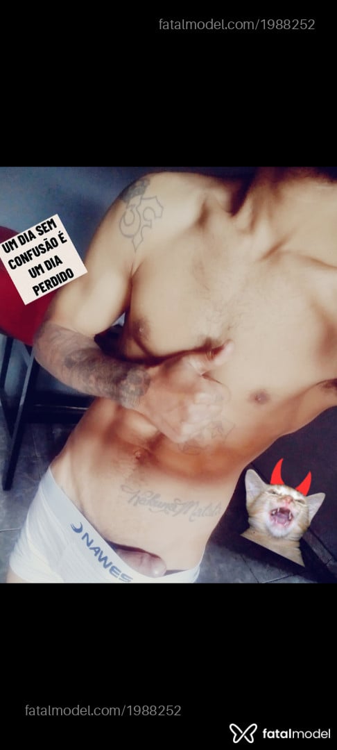 Acompanhante homem com cabelo castanho de olhos castanhos - Miguel Scoth