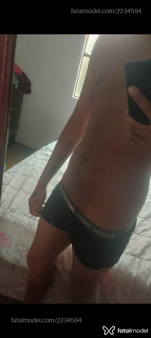 Acompanhante homem morena (o) de olhos castanhos em Uberaba - Silva