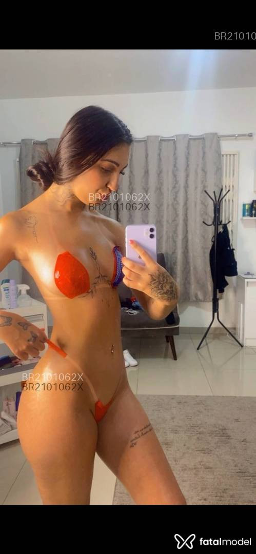 Acompanhante mulher morena (o) de olhos castanhos em Virtual Acompanhante mulher morena (o) de olhos castanhos em Virtual - Renata