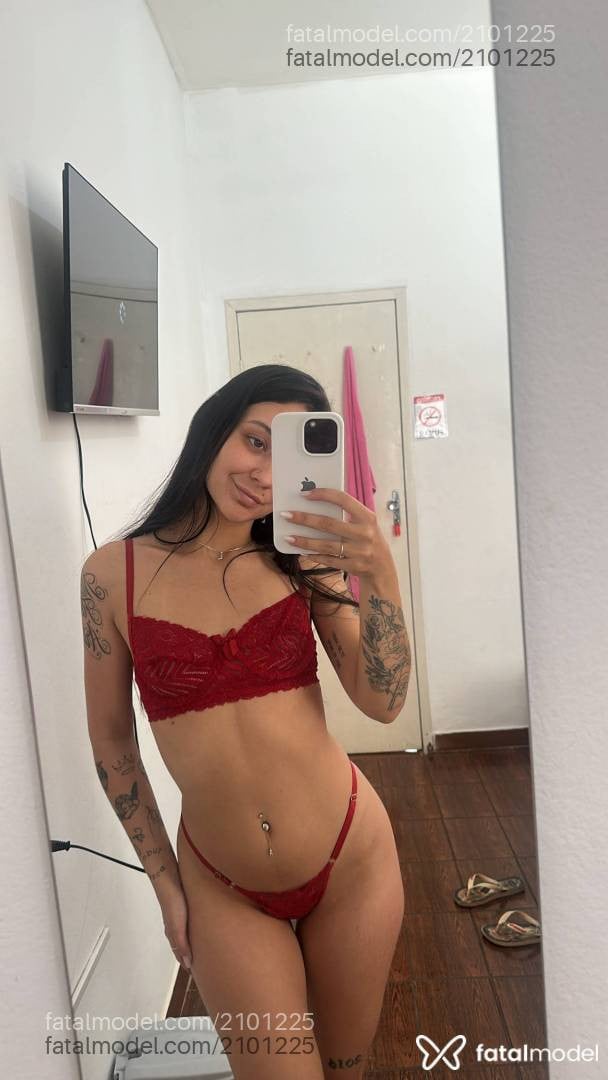 Acompanhante mulher loira (o) de olhos mel - Bebela
