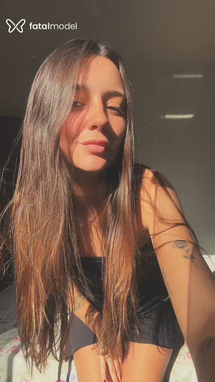 Acompanhante mulher loira (o) de olhos mel - Bebela
