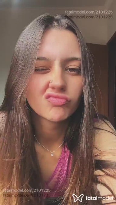 Acompanhante mulher loira (o) de olhos mel - Bebela