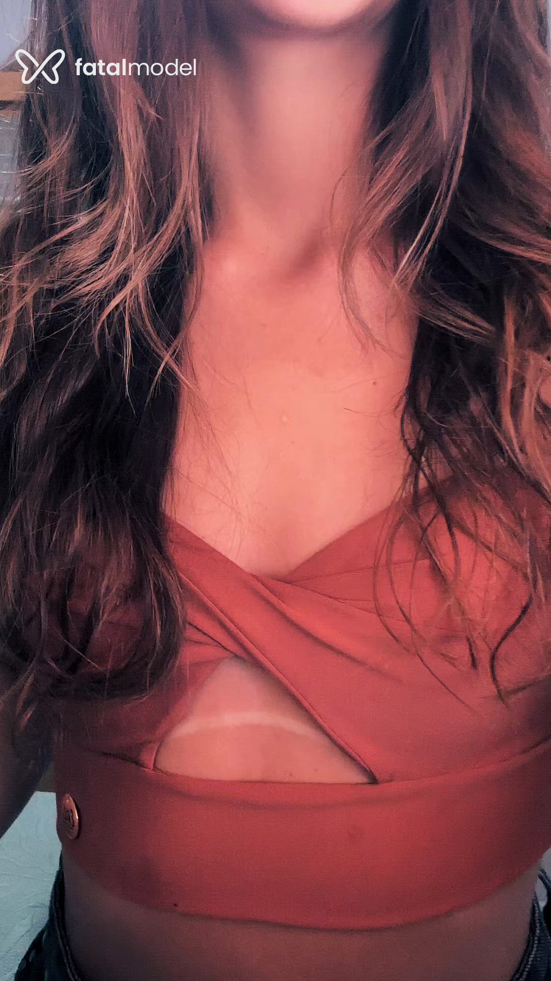 Acompanhante mulher loira (o) de olhos mel - Bebela