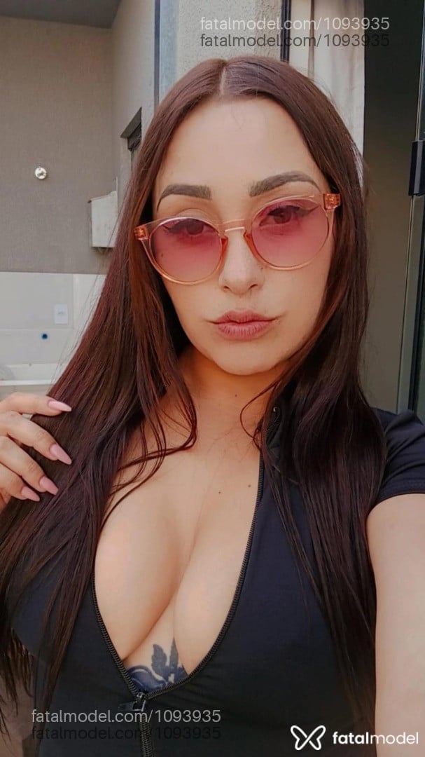 Acompanhante mulher com cabelo castanho de olhos castanhos em Paranavaí - Mel