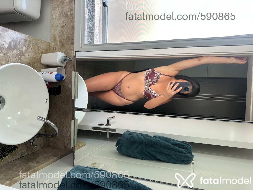 Acompanhante mulher com cabelo castanho de olhos castanhos em Passo Fundo Acompanhante mulher com cabelo castanho de olhos castanhos em Passo Fundo - Jade Mello