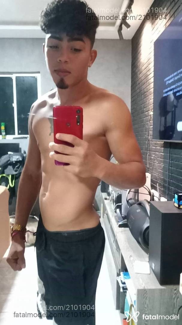 Acompanhante homem com cabelo castanho de olhos pretos em Fortaleza Acompanhante homem com cabelo castanho de olhos pretos em Fortaleza - Jhunpa