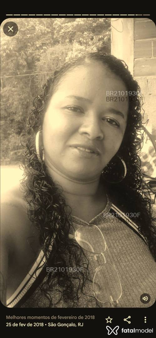 Acompanhante mulher morena (o) de olhos pretos em Virtual Acompanhante mulher morena (o) de olhos pretos em Virtual - Luna