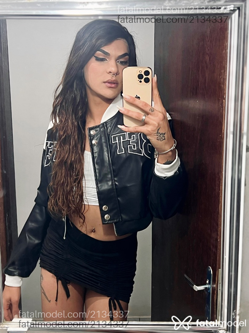 Acompanhante não-binário com cabelo castanho de olhos castanhos em Divinópolis Acompanhante não-binário com cabelo castanho de olhos castanhos em Divinópolis - Lia Ferrari