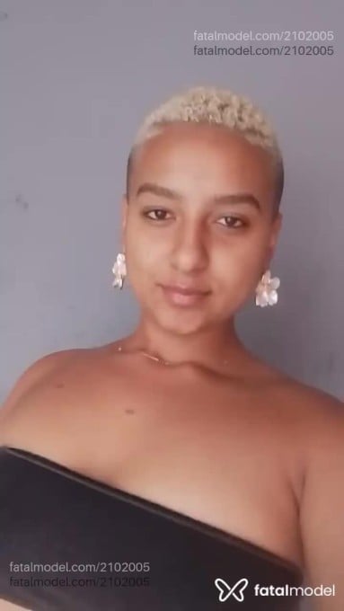 Acompanhante mulher loira (o) de olhos castanhos - Gabriela Acompanhante mulher loira (o) de olhos castanhos - Gabriela