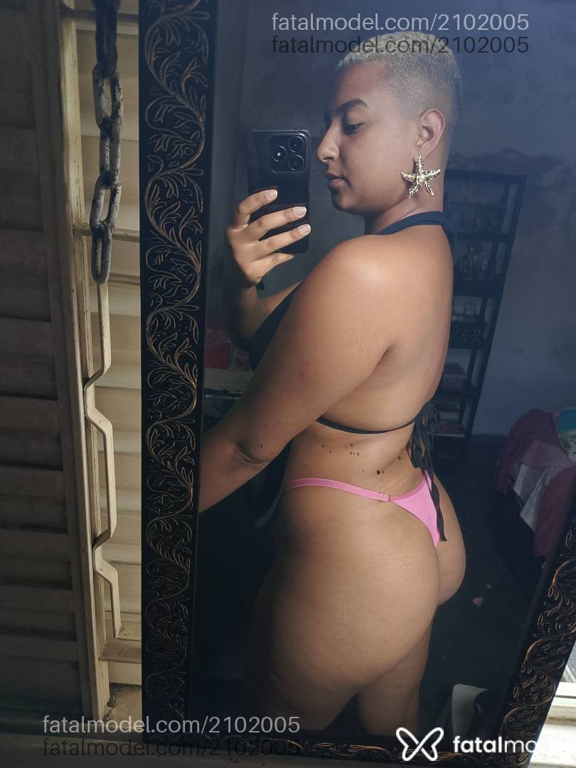 Acompanhante mulher loira (o) de olhos castanhos - Gabriela