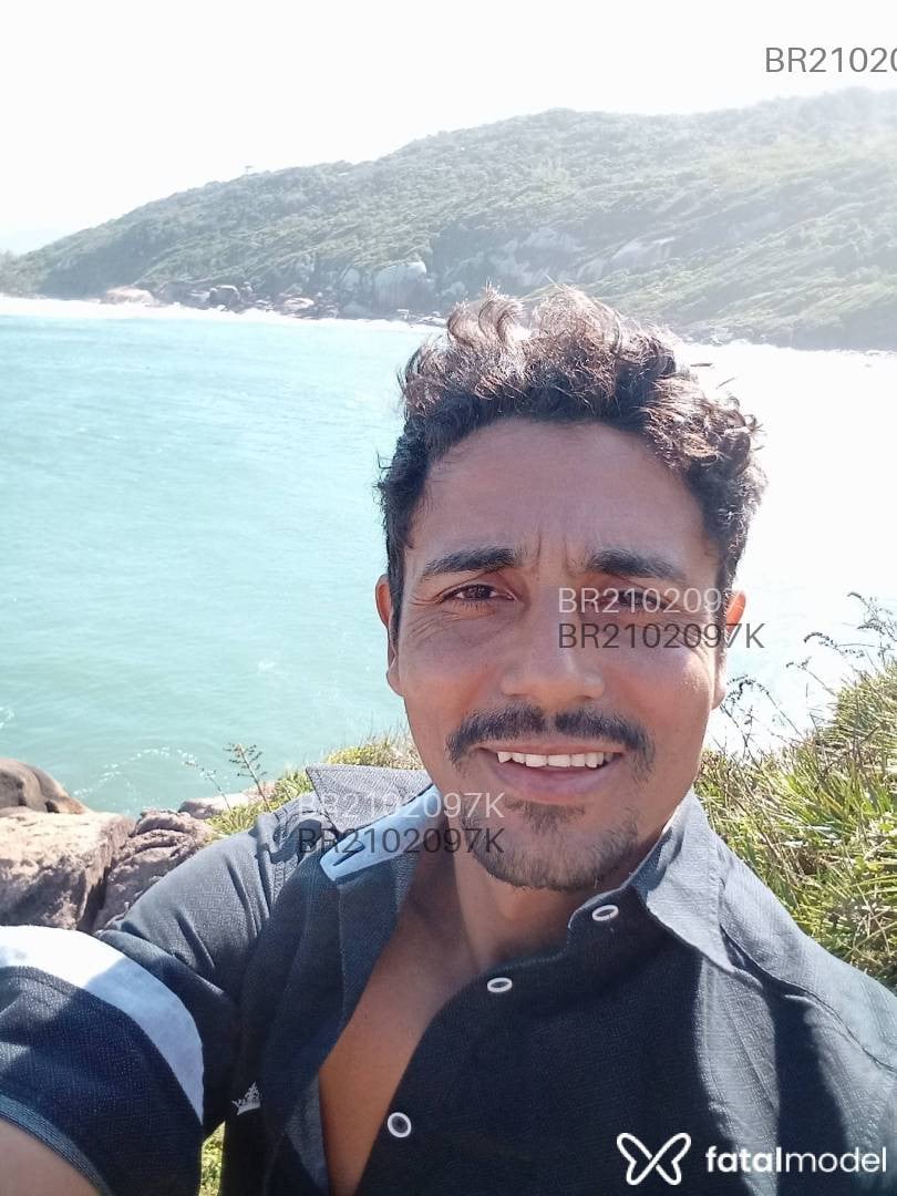 Acompanhante homem com cabelo castanho de olhos castanhos em Florianópolis - Jhonatan