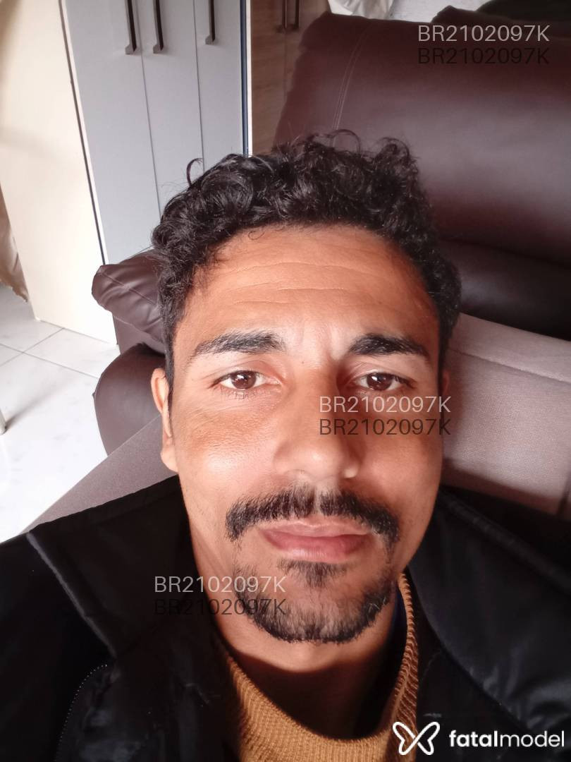 Acompanhante homem com cabelo castanho de olhos castanhos em Florianópolis - Jhonatan