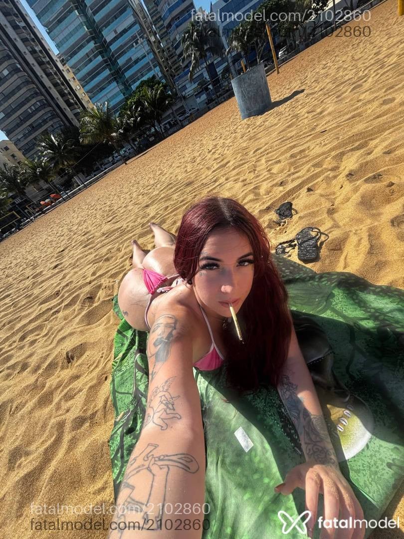 Acompanhante mulher ruiva (o) de olhos azuis - Cristal