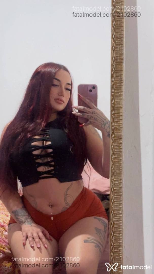 Acompanhante mulher ruiva (o) de olhos azuis - Cristal