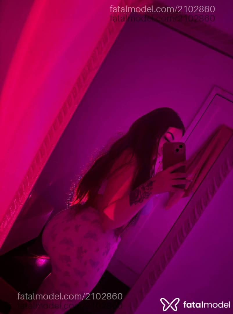 Acompanhante mulher ruiva (o) de olhos azuis - Cristal