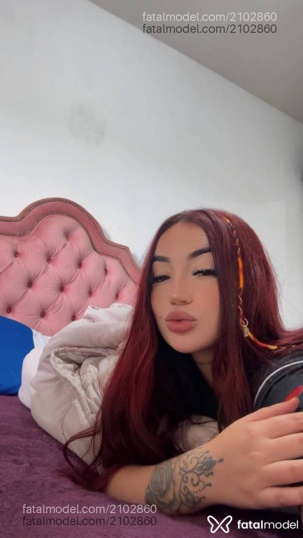 Acompanhante mulher ruiva (o) de olhos azuis - Cristal