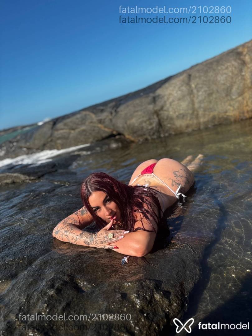 Acompanhante mulher ruiva (o) de olhos azuis - Cristal