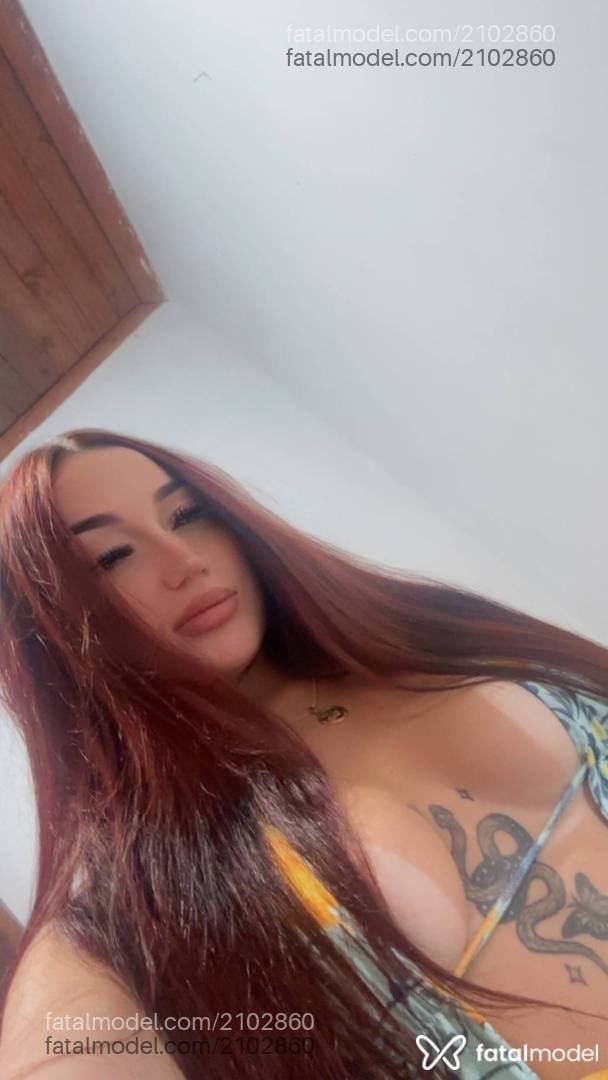 Acompanhante mulher ruiva (o) de olhos azuis - Cristal