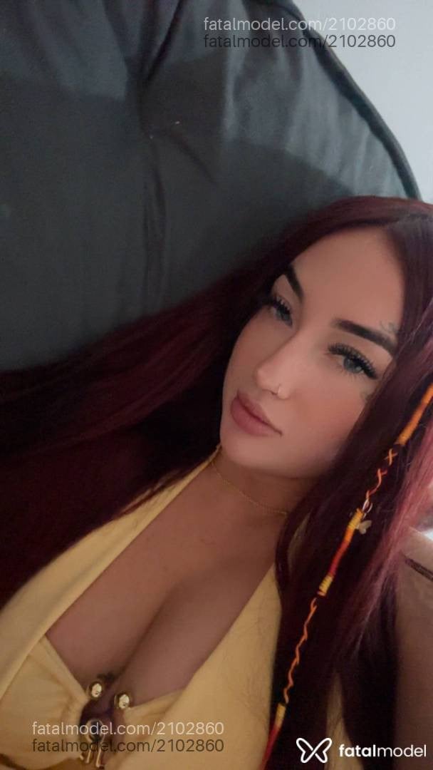 Acompanhante mulher ruiva (o) de olhos azuis - Cristal