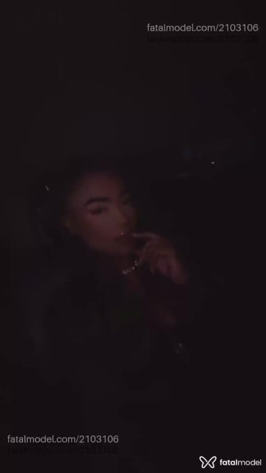 Acompanhante mulher com cabelo castanho de olhos castanhos - Yara Acompanhante mulher com cabelo castanho de olhos castanhos - Yara