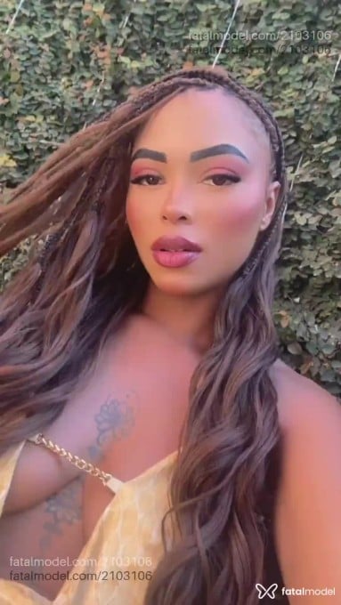 Acompanhante mulher com cabelo castanho de olhos castanhos - Yara Acompanhante mulher com cabelo castanho de olhos castanhos - Yara