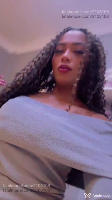 Acompanhante mulher com cabelo castanho de olhos castanhos - Yara Acompanhante mulher com cabelo castanho de olhos castanhos - Yara