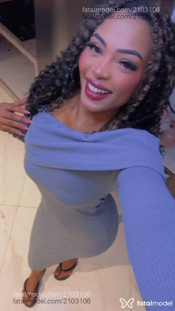 Acompanhante mulher com cabelo castanho de olhos castanhos - Yara